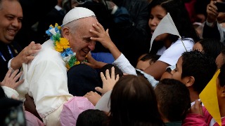 El papa Francisco deja una Iglesia más inclusiva y abierta al mundo, pero dividida
