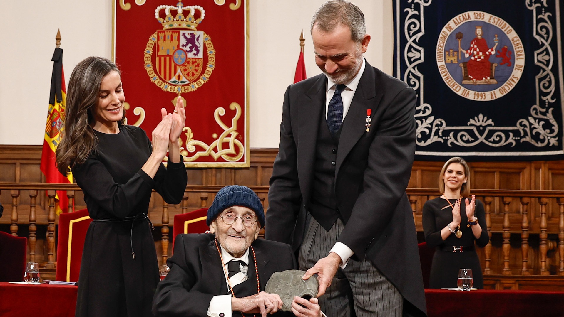 Los Reyes entregan el premio Cervantes a Álvaro Pombo