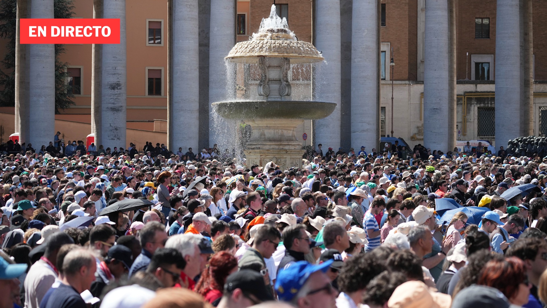 Los fieles se reúnen frente a Santa María la Mayor por el entierro del Papa, en directo
