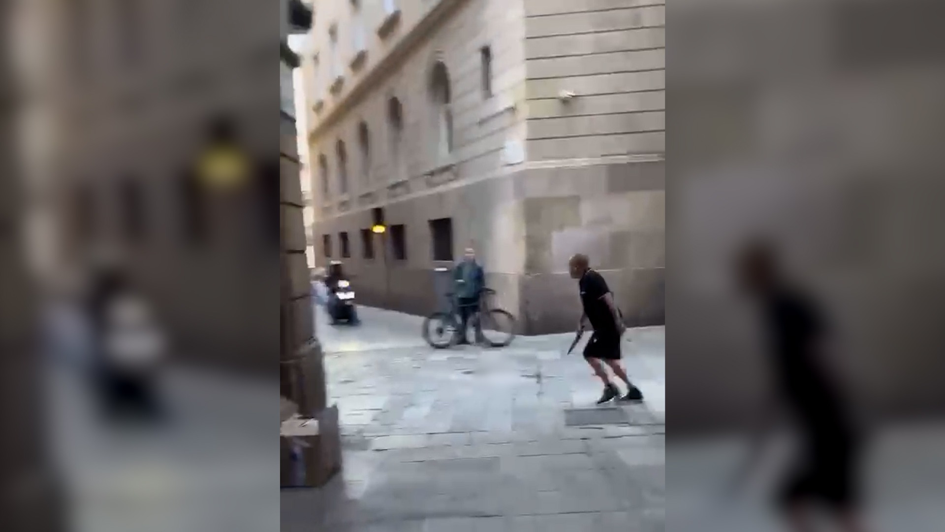 Hombre armado con machete en el barrio Gótico de Barcelona deja un herido leve