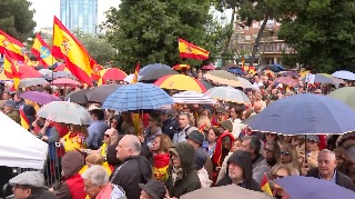 Manifestantes en Madrid piden la dimisión de Pedro Sánchez