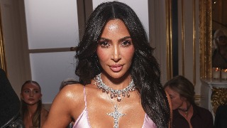 Kim Kardashian llega a París para declarar por el robo que sufrió en 2016