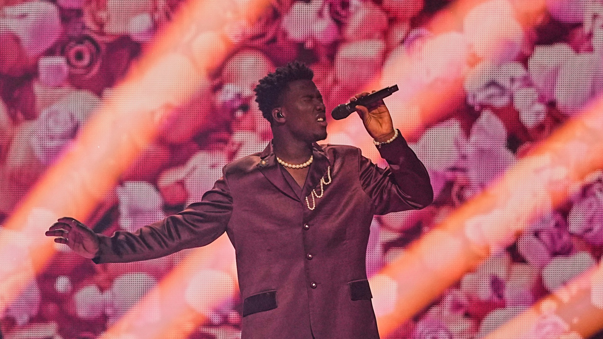 Primera semifinal de Eurovisión: Claude - C'est La Vie (Países Bajos)