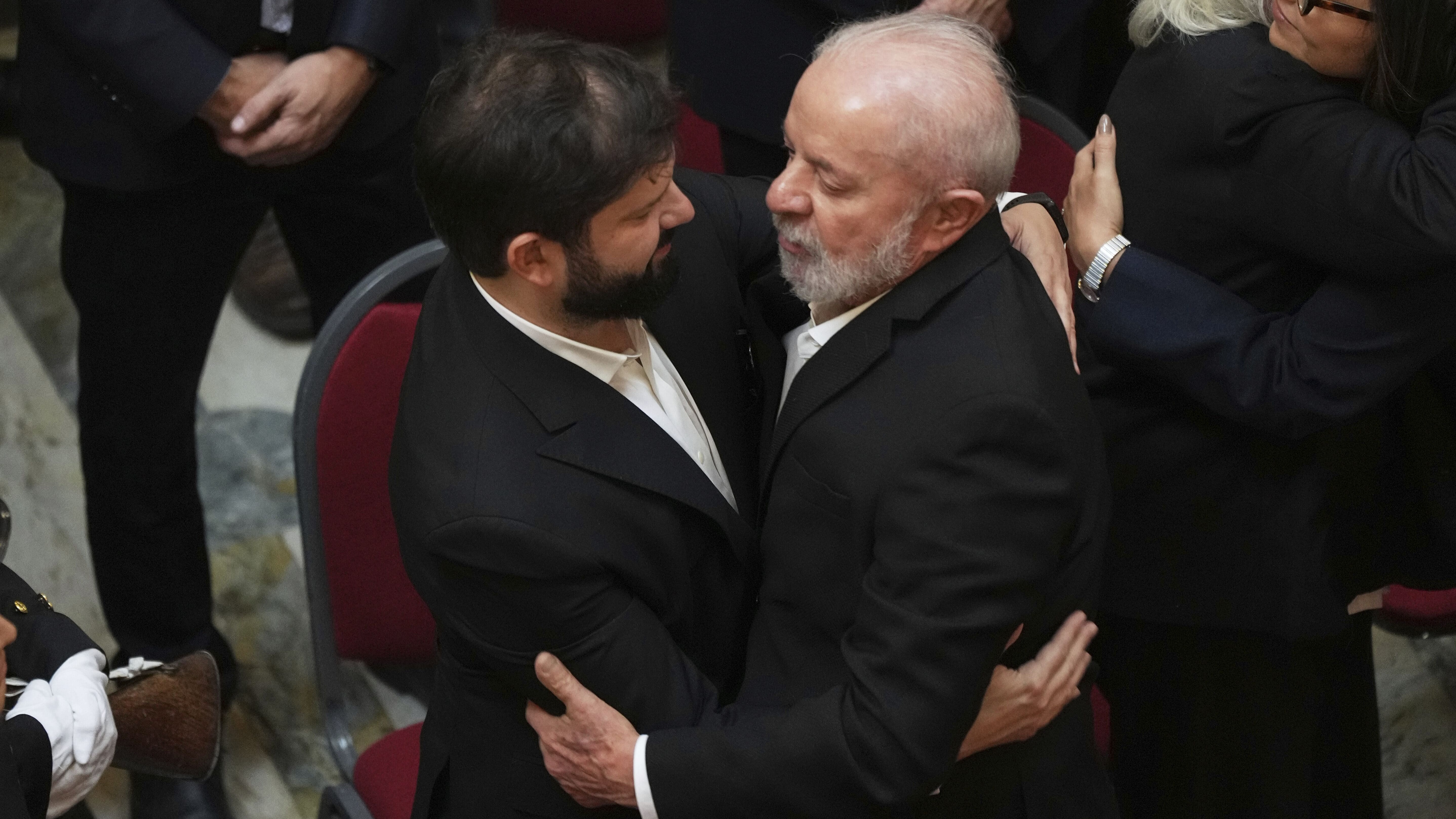 Lula da Silva y Gabriel Boric en el funeral de Mujica