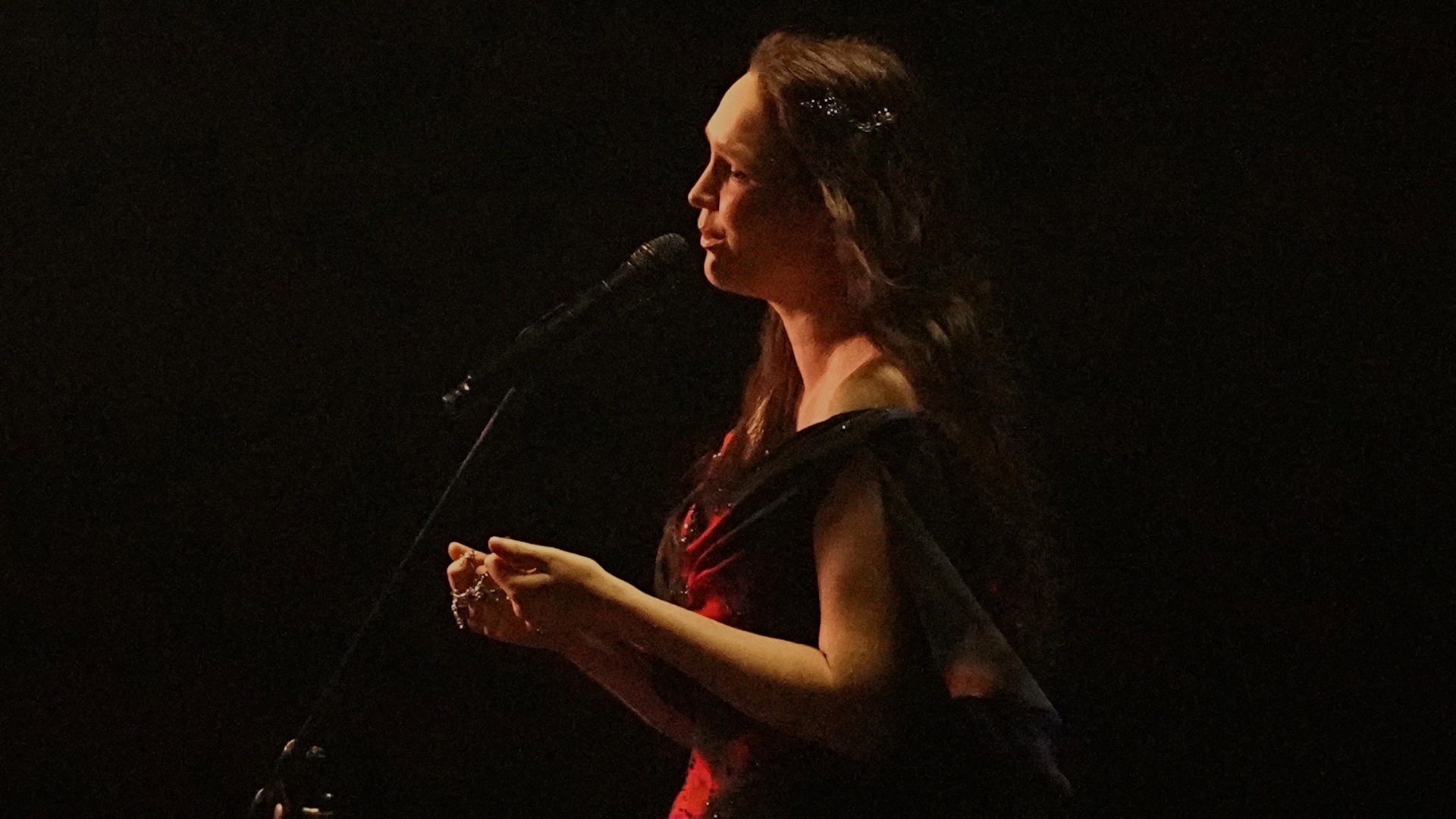 Primera semifinal de Eurovisión: Zöe Më - Voyage (Suiza)