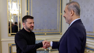 Zelenski se reúne en Kiev con el ministro de Exteriores de Turquía