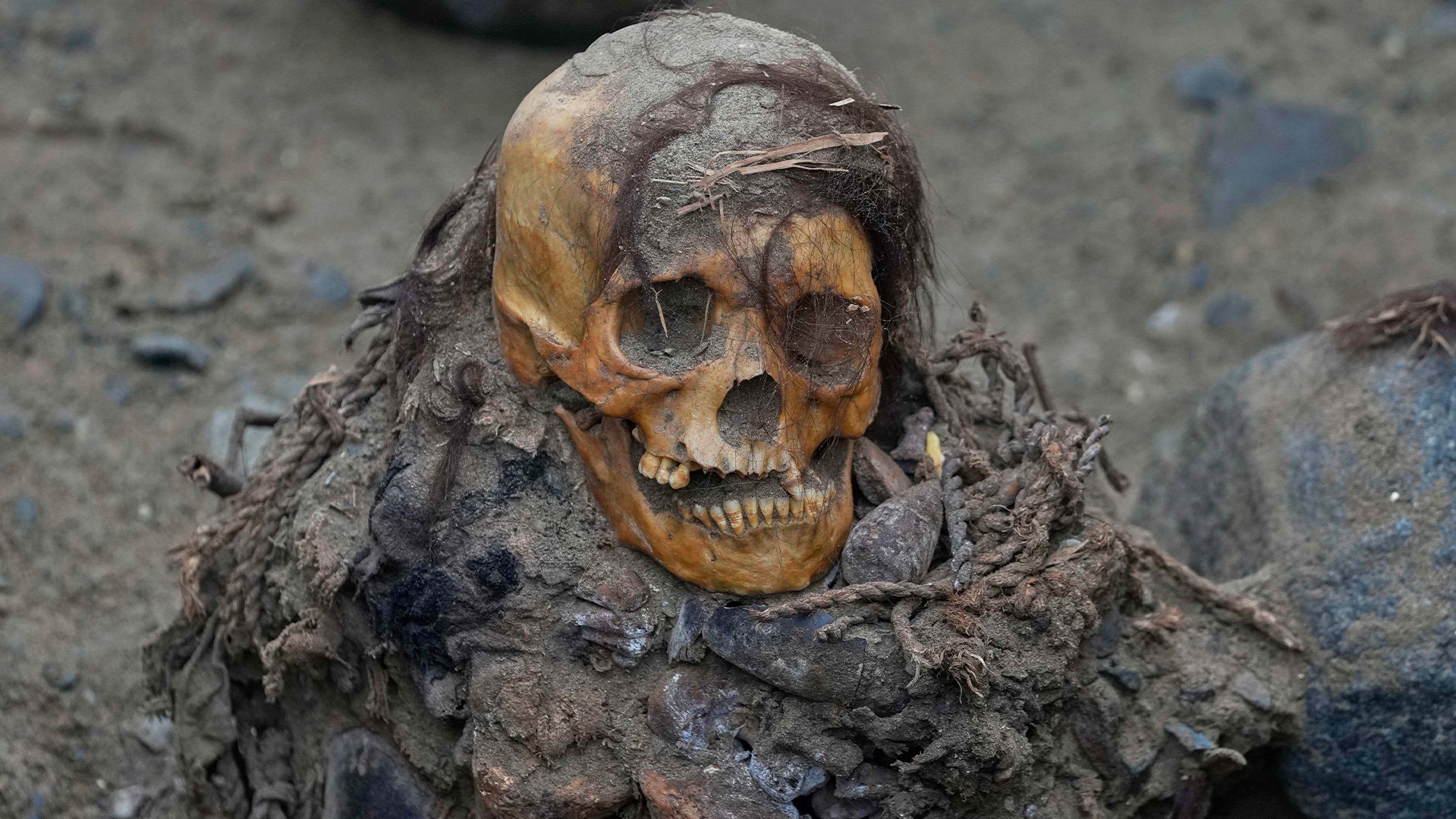 Encuentran a una momia en Perú durante la instalación de gasoductos