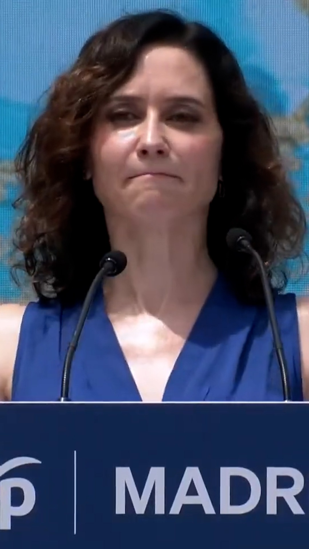 Ayuso: "A la ministra le gustan los porros, y a mí la fruta"