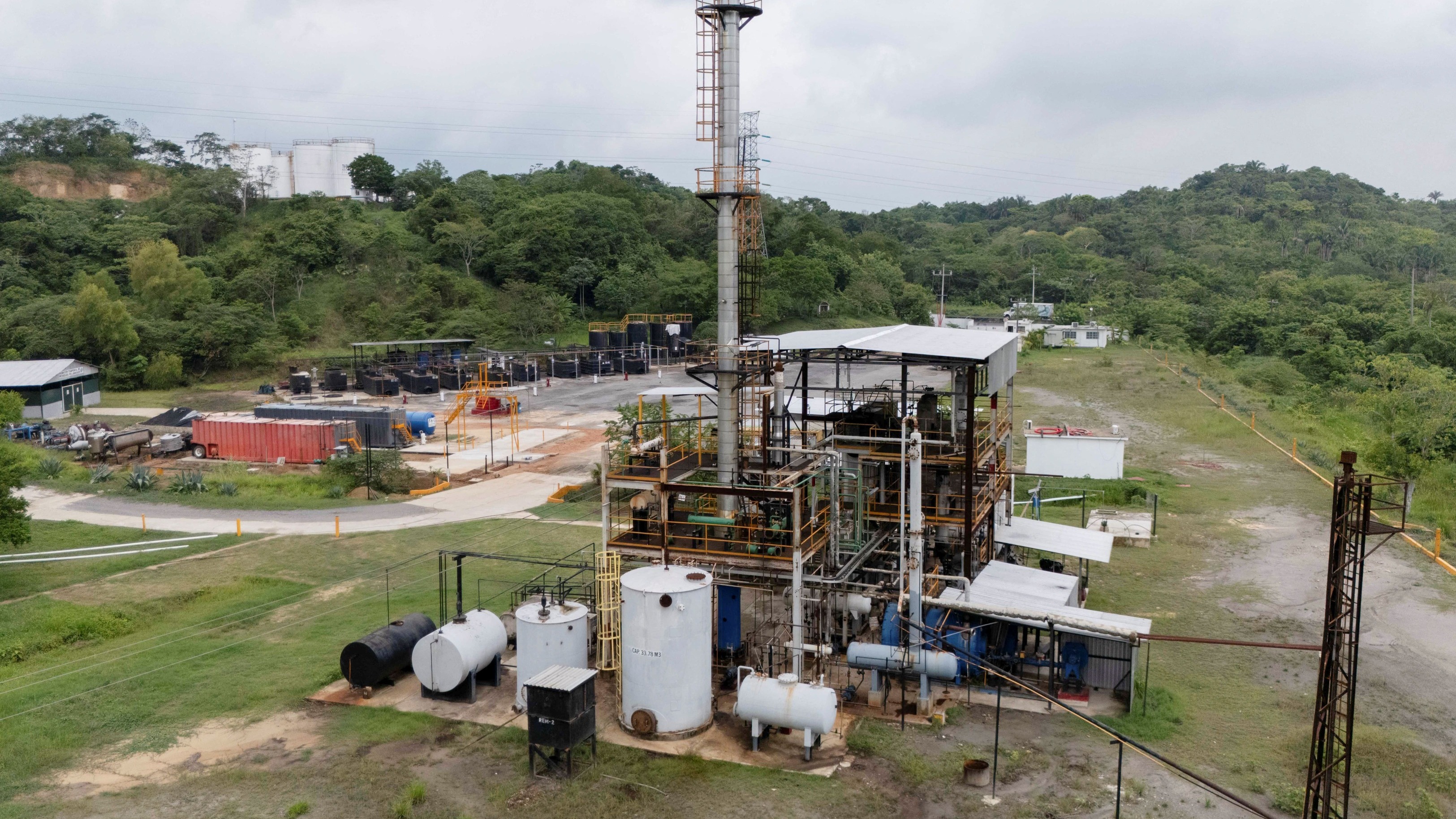 Desmantelan refinería clandestina en Veracruz