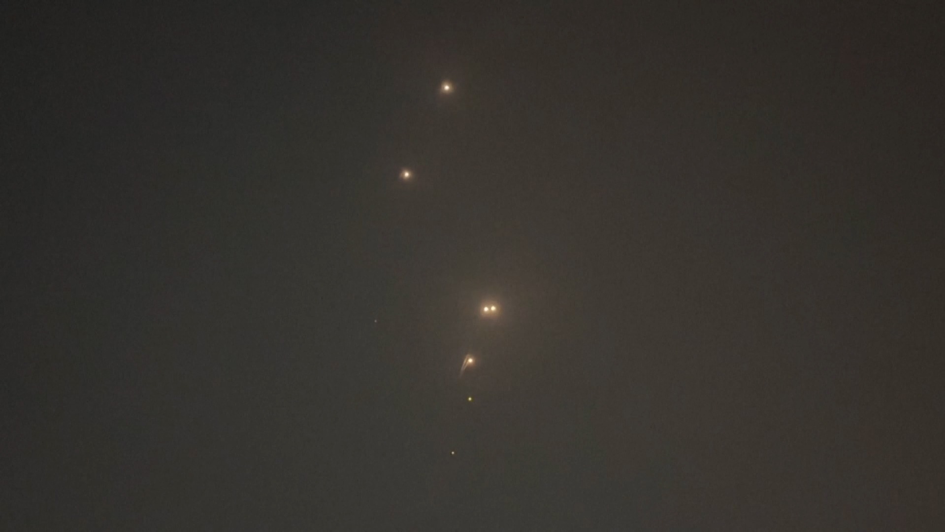 Testigos graban los misiles cruzando el cielo de Qatar