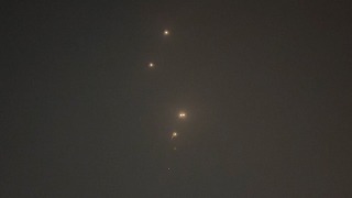 Testigos graban los misiles cruzando el cielo de Qatar