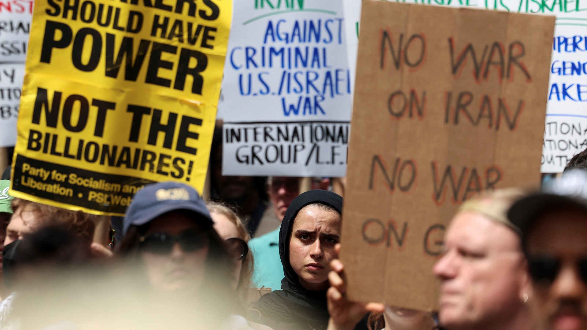 Estadounidenses protestan contra la guerra con Irán