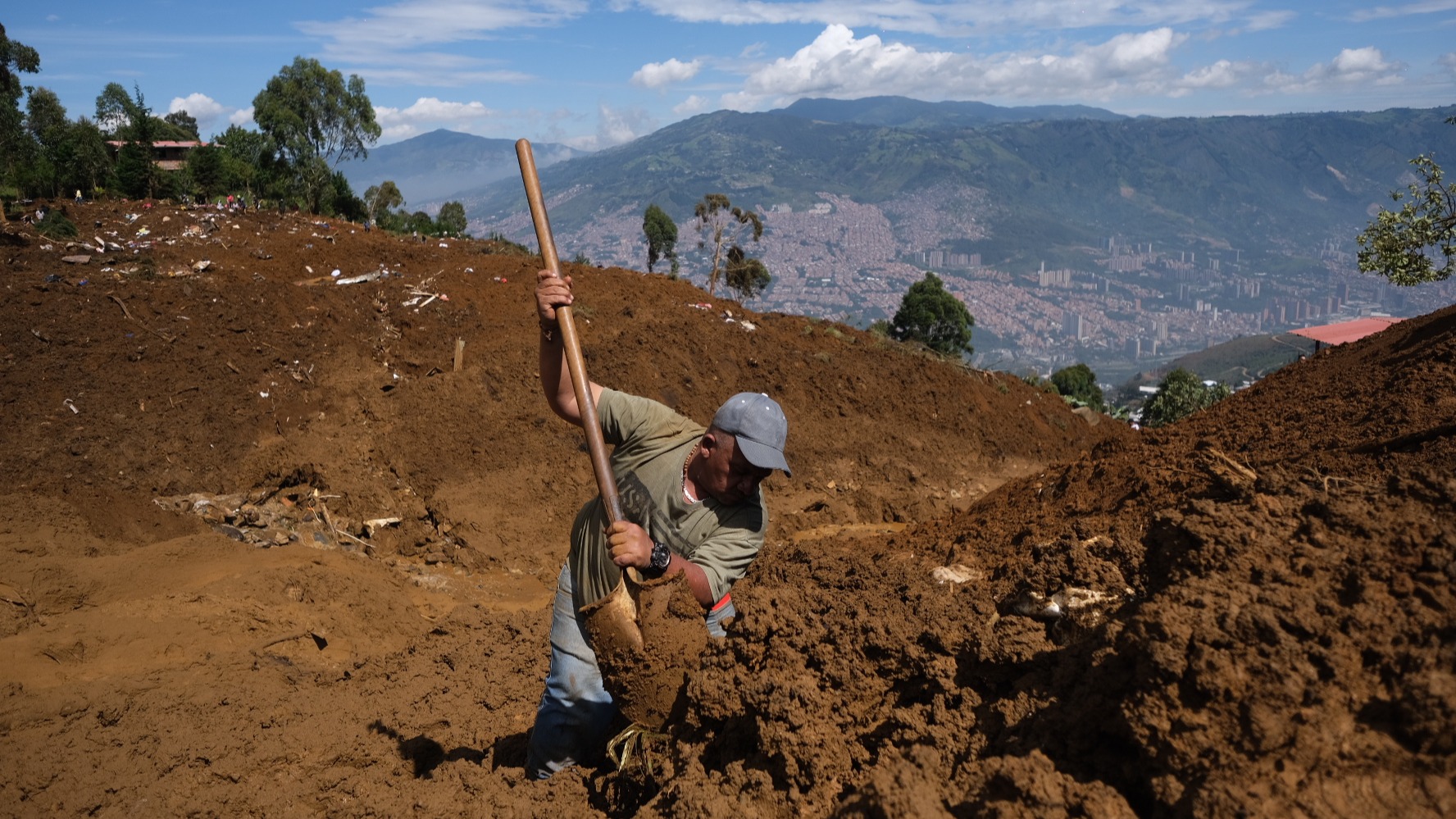 Mueren 10 personas tras un deslizamiento de tierra en Bello, Antioquia