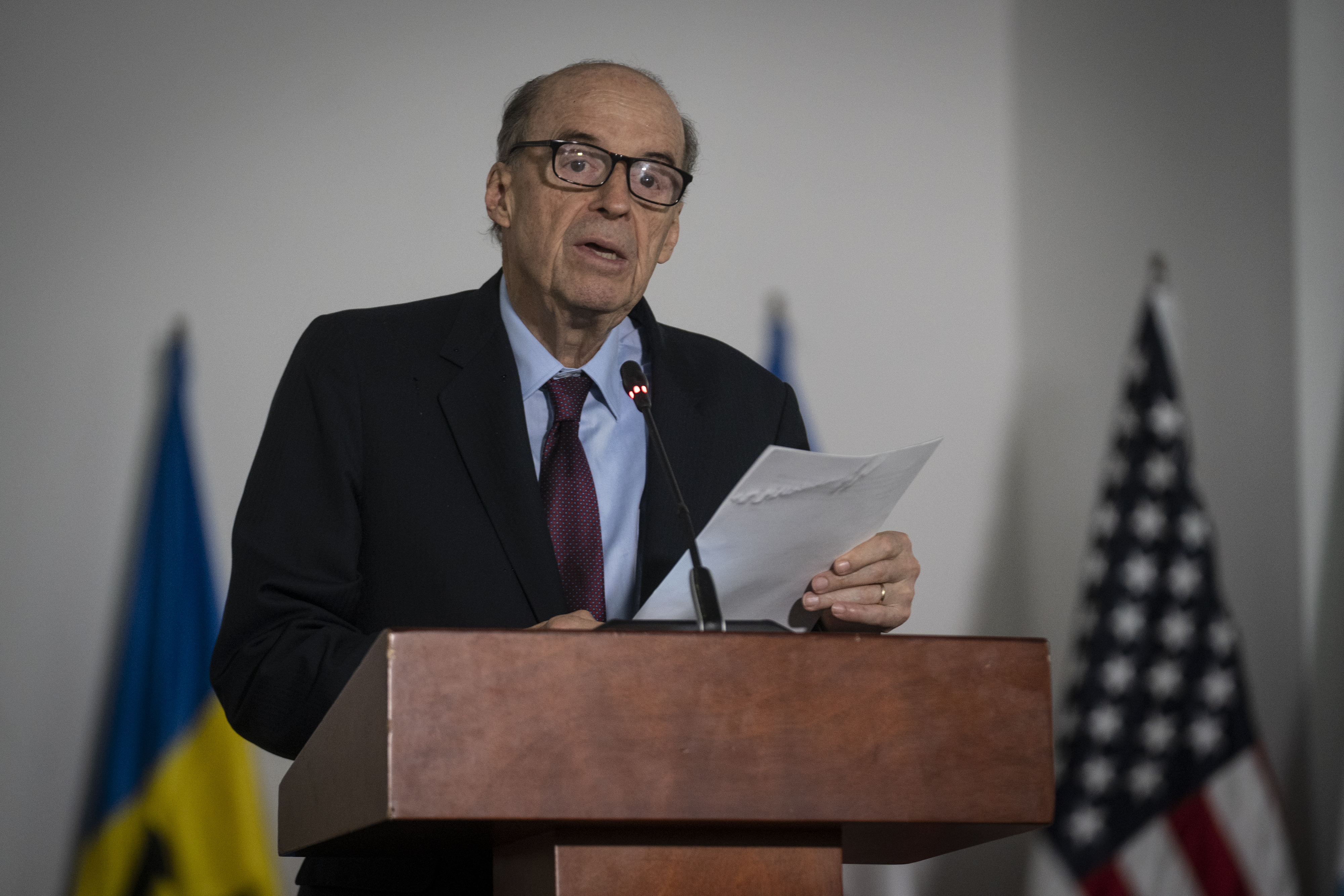 Álvaro Leyva en una conversación Álvaro Leyva en una conversación