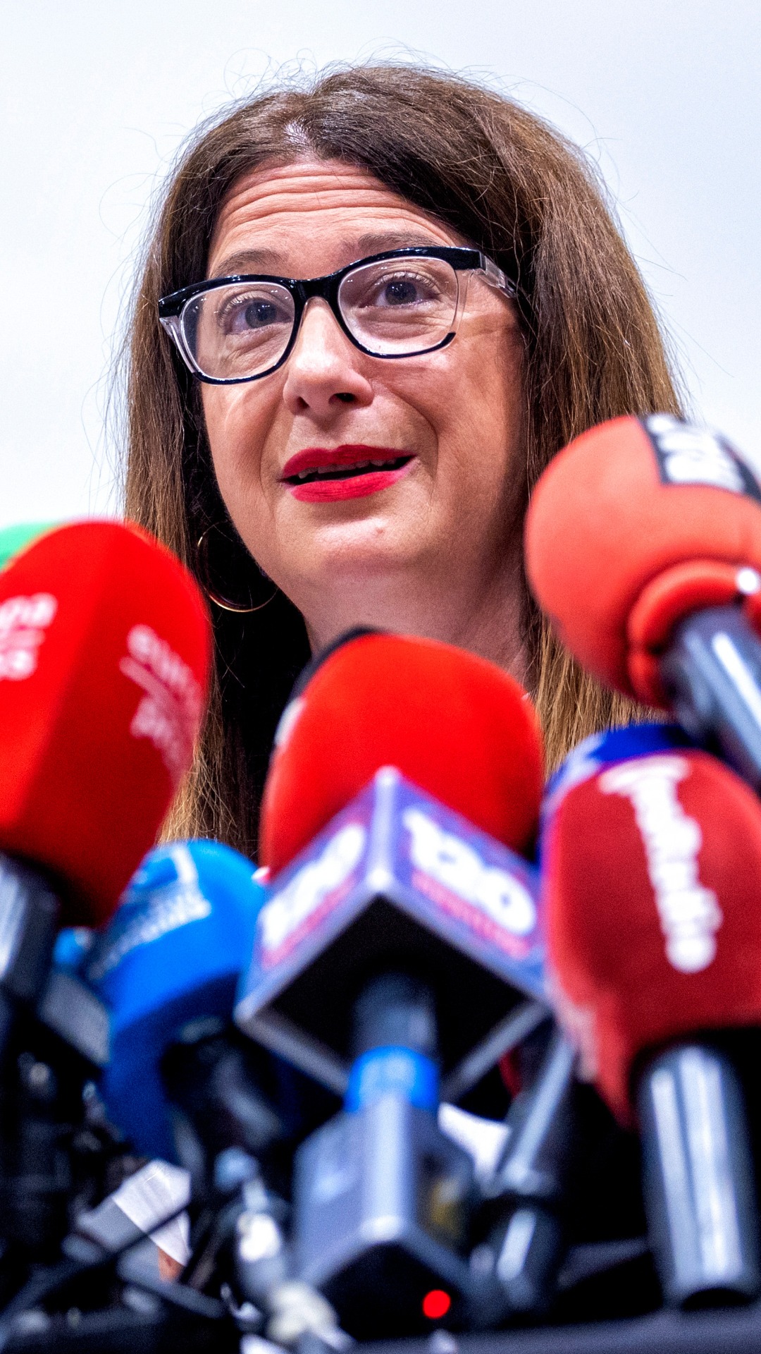 LEIRE DÍEZ anuncia su salida del PSOE: La comparecencia, en dos minutos