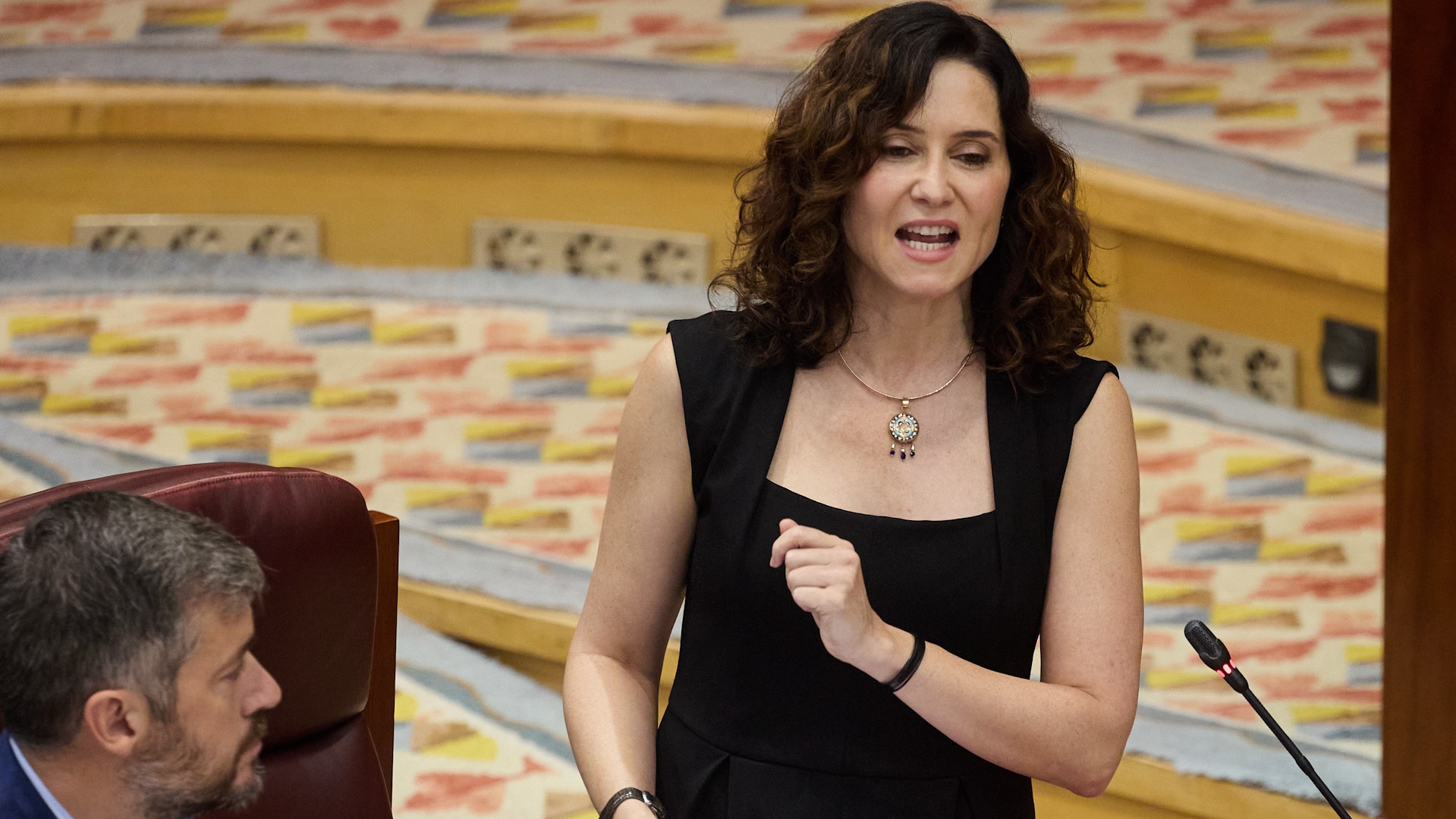 Ayuso: "O me lo dicen en español o me saldré"