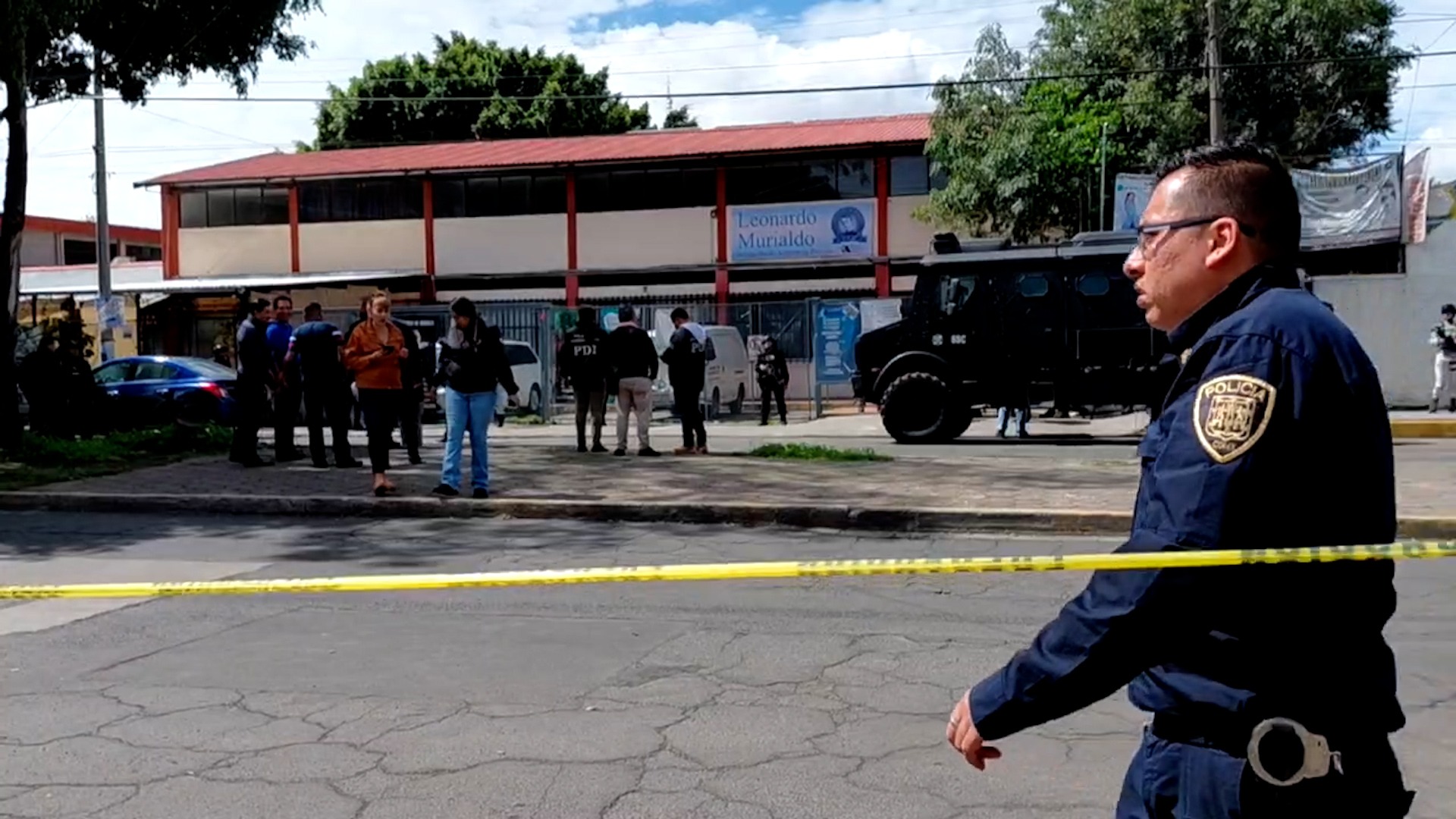 Un hombre armado toma a dos personas como rehenes en un gimnasio al norte de Ciudad de México