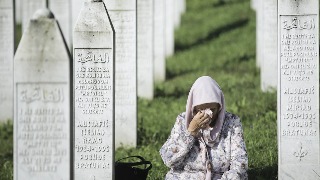 Treinta años después del genocidio de Srebrenica, Omerovic llora la pérdida de su marido