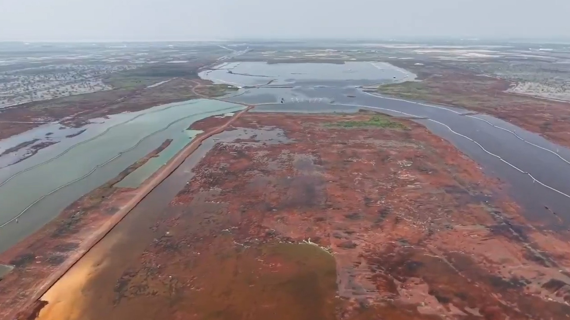 El agua regresa al área donde se construía el aeropuerto de Texcoco