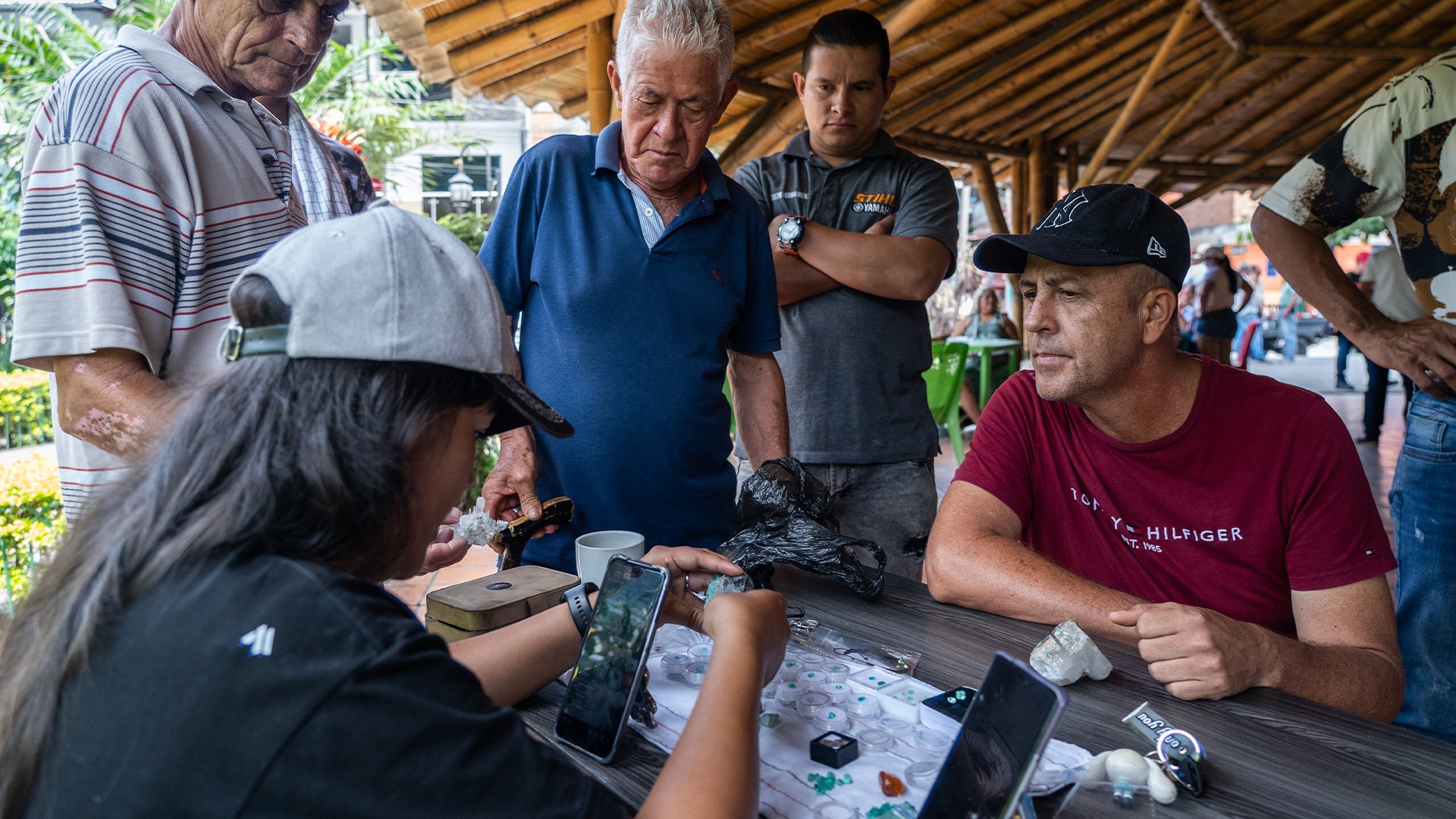 Mineros colombianos fomentan el turismo y la venta por redes sociales