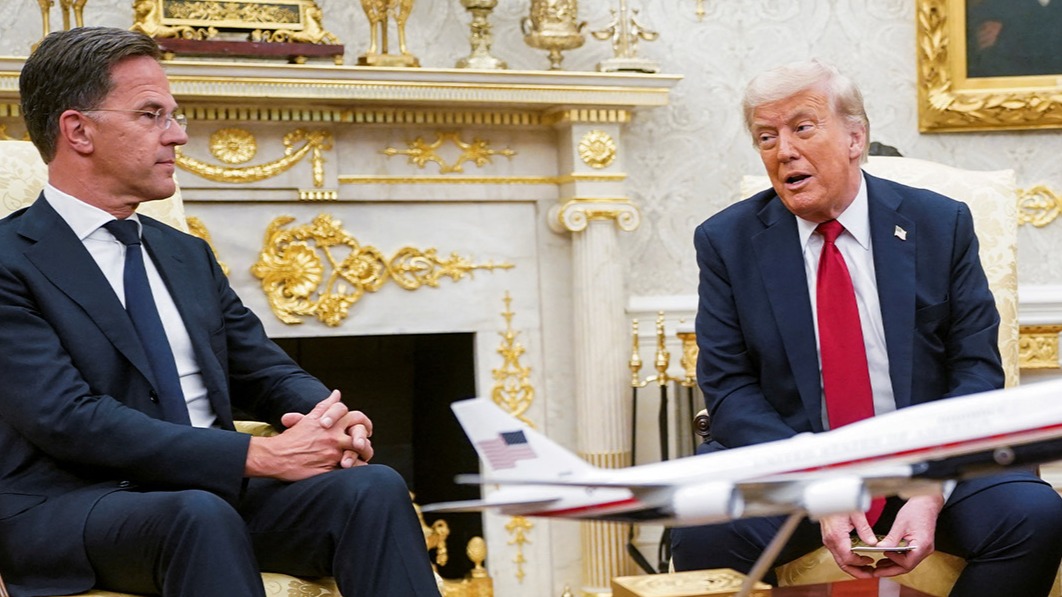 Donald Trump amenaza a Putin con aranceles del 100%