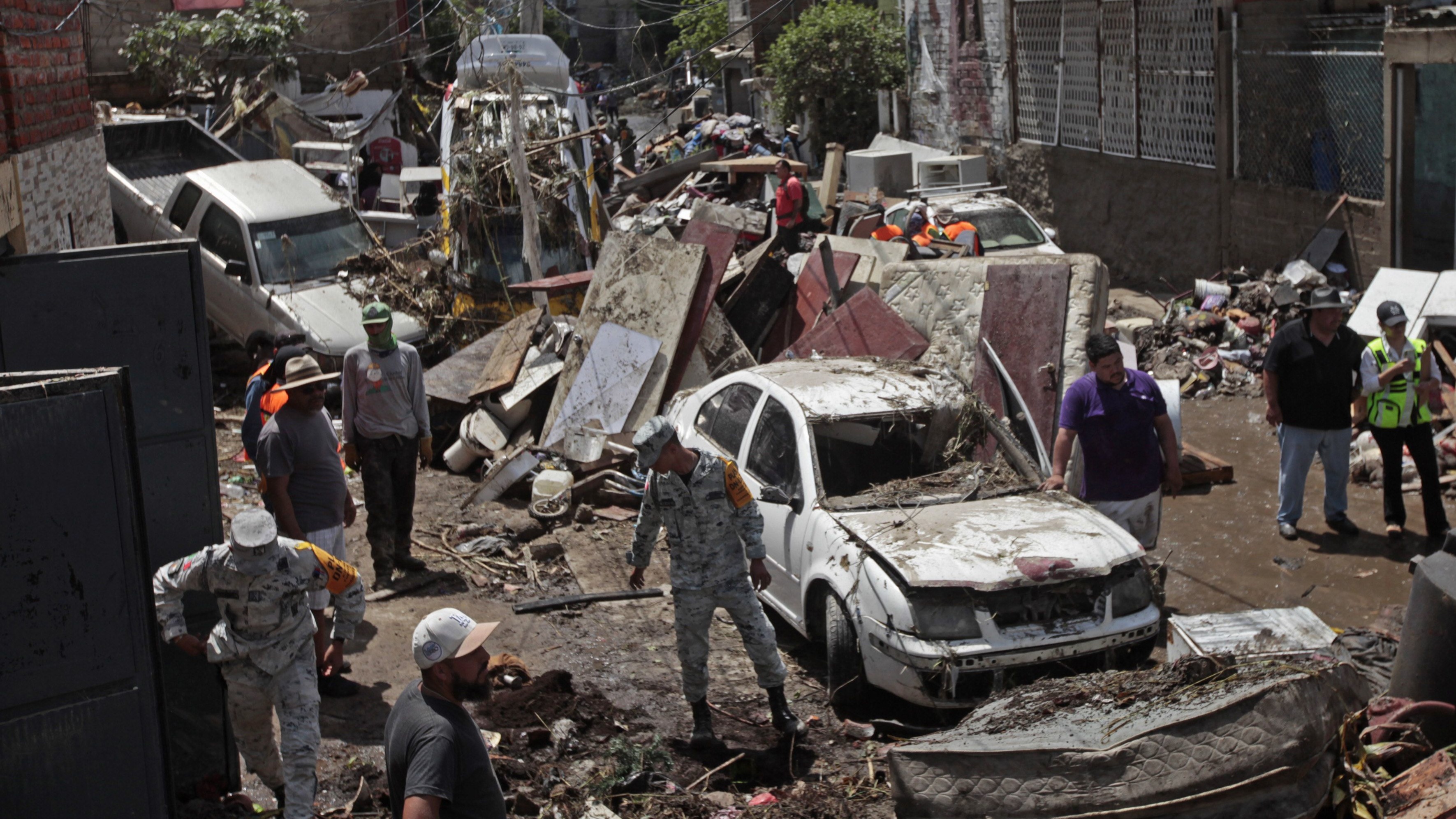 Lluvias en Zapopan provocan la muerte de una bebé e inundaciones