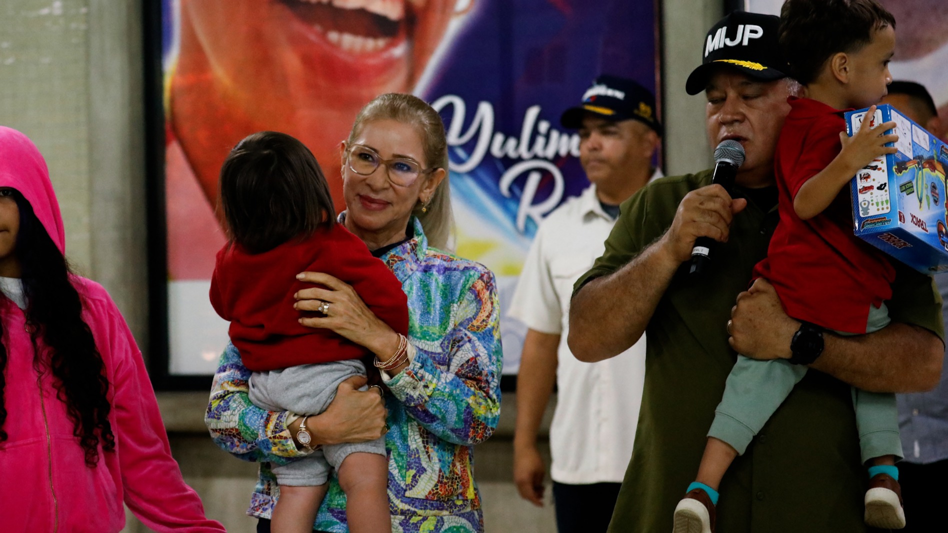 Niños migrantes venezolanos regresan a casa tras ser deportados a Estados Unidos