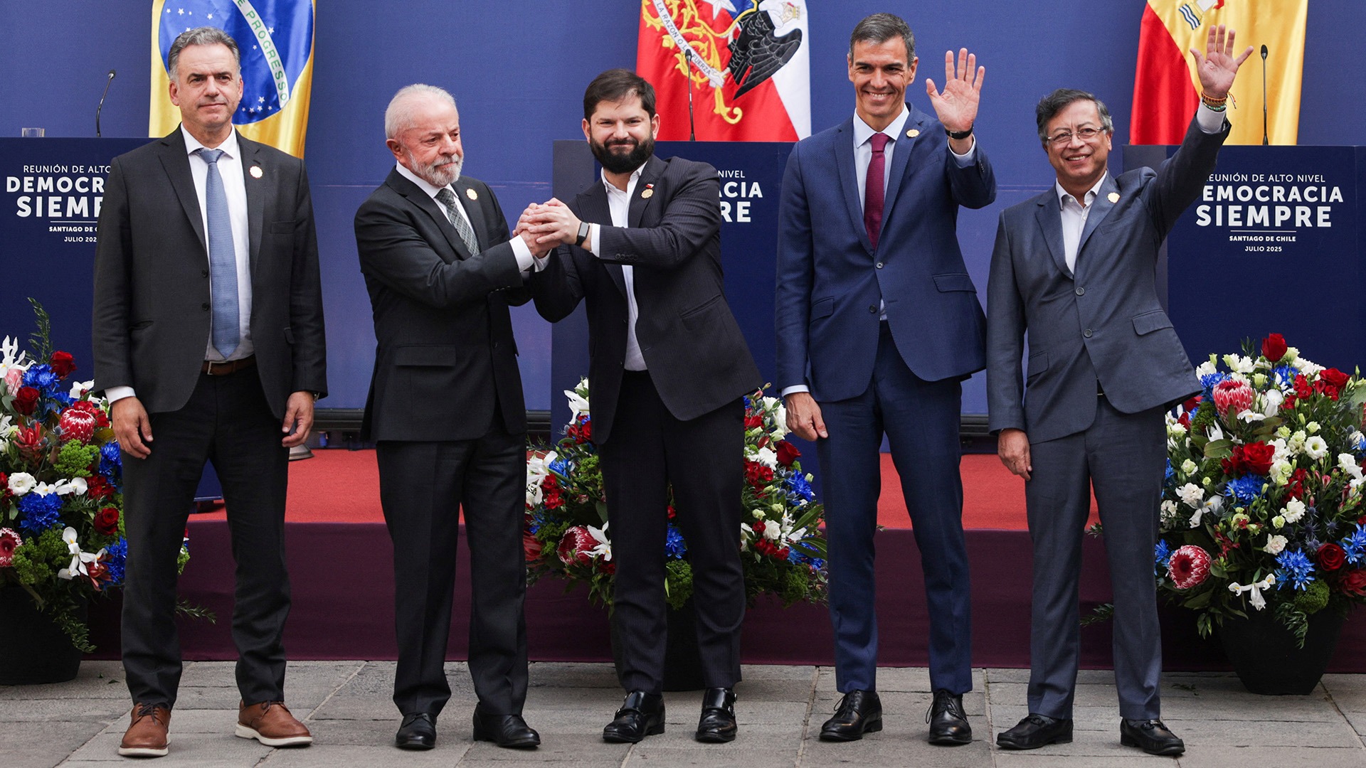 Chile recibe a presidentes progresistas para “defender y fortalecer” la democracia