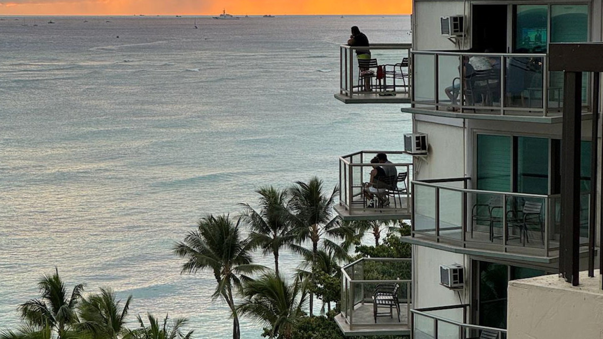 Una playa en Hawái es evacuada tras la activación de alarmas de tsunami