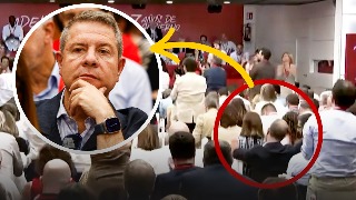 García Page no se para durante el discurso de Sánchez y pide una moción de confianza