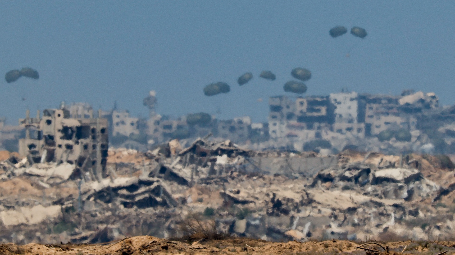 España entrega 12 toneladas de ayuda humanitaria a Gaza