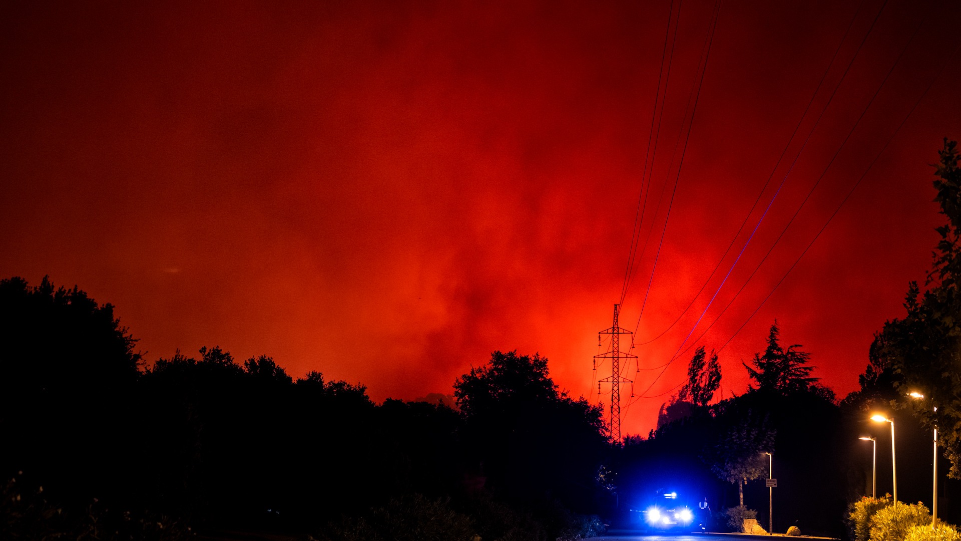 Controlado el incendio en Tres Cantos (Madrid) tras arrasar 1.000 hectáreas y obligar al desalojo de tres urbanizaciones