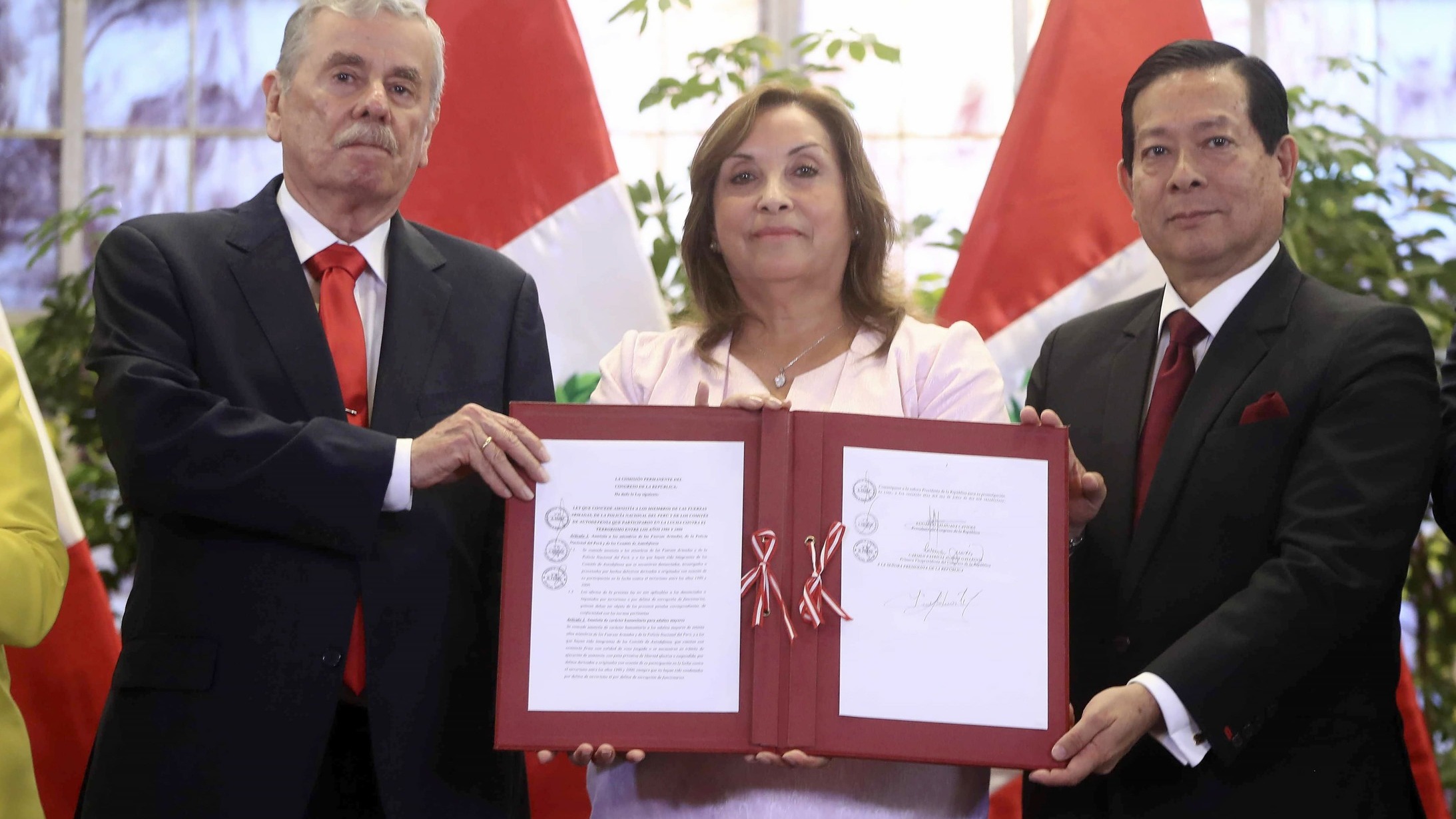 Dina Boluarte promulga ley de amnistía para policías y militares