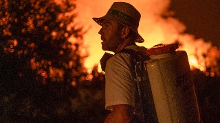 Vecinos en Ourense, desesperados por el avance de las llamas