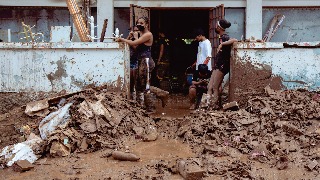 El huracán ‘Erin’ alcanza la categoría 4 mientras se acerca a Estados Unidos