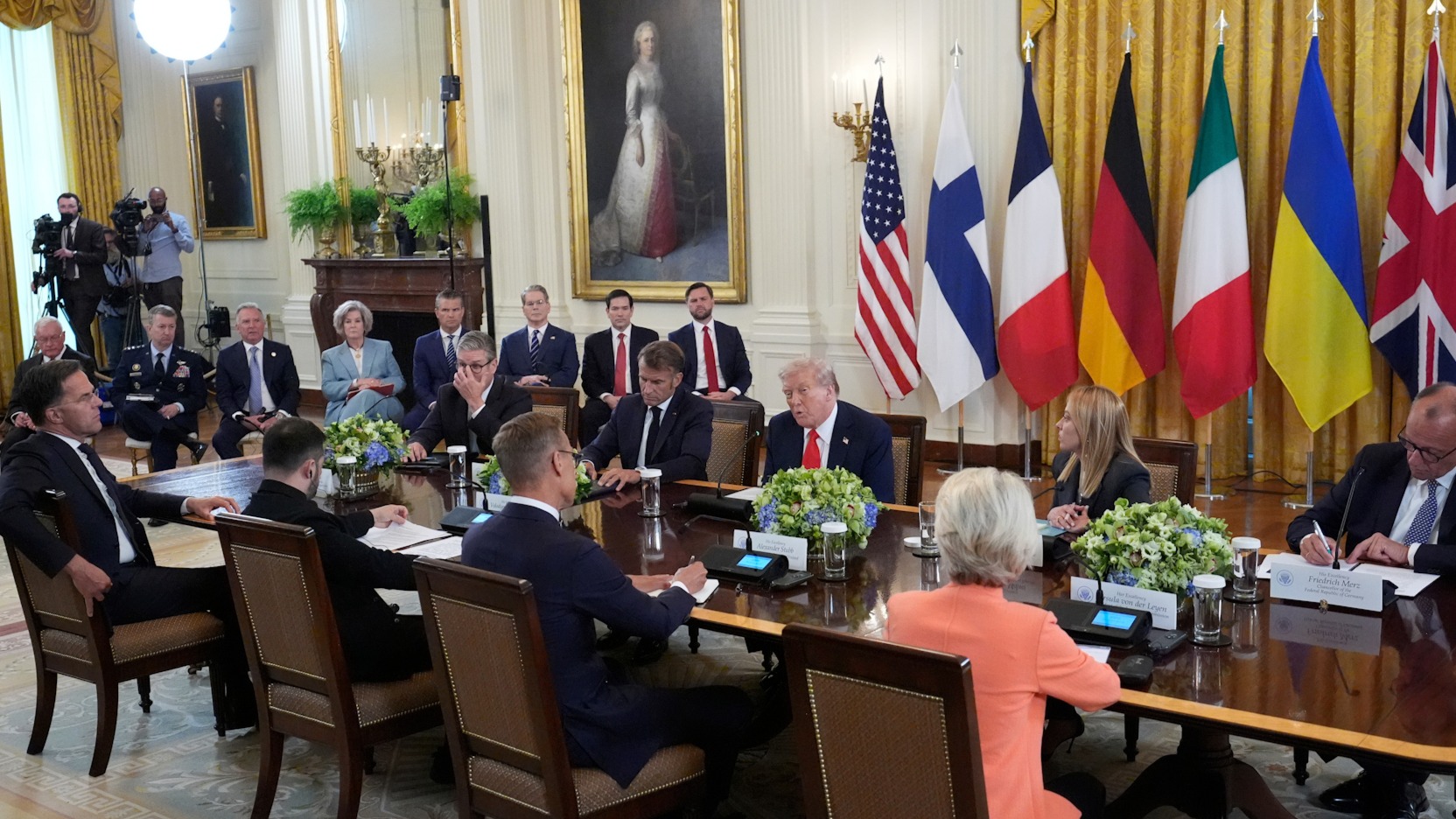 Merz y Macron insisten ante Trump en la “necesidad” de un alto el fuego como requisito para negociar la paz en Ucrania