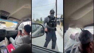 Agentes de migración disparan contra vehículo