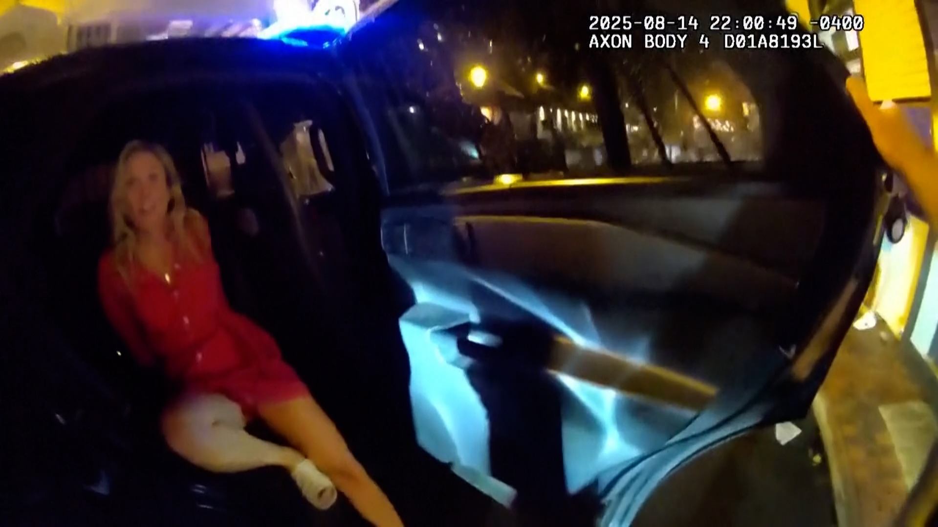 Una fiscal general amenaza a un oficial de policía al ser arrestada