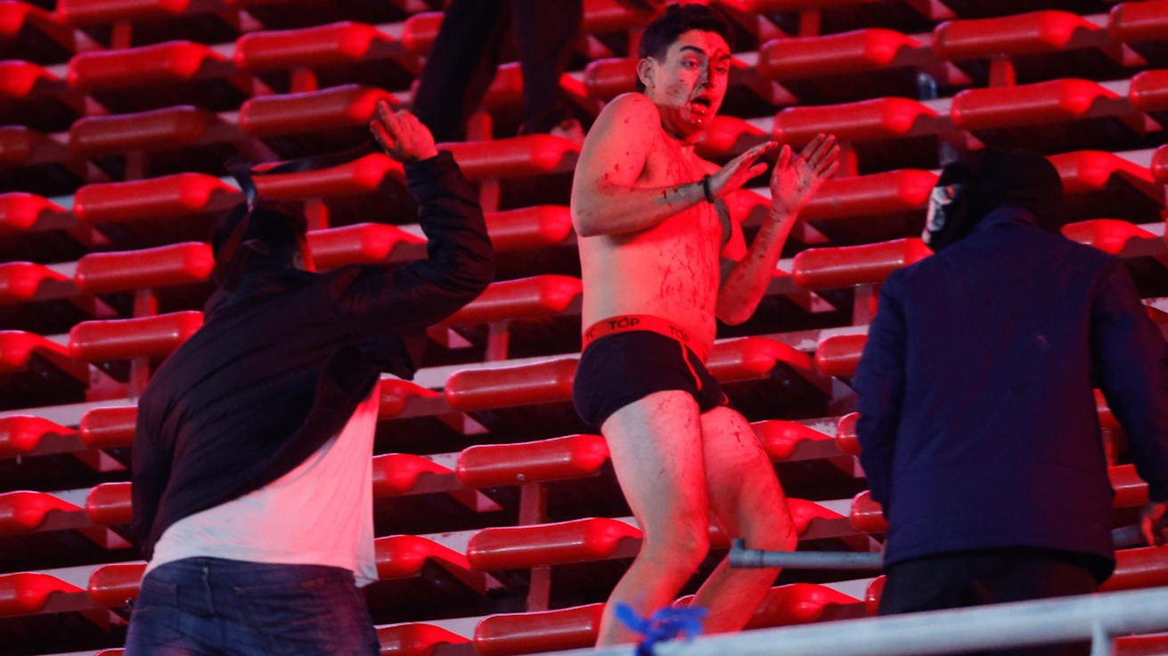 Cancelan partido de futbol en Argentina por violencia entre aficionados