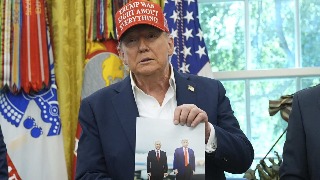 Donald Trump enviará foto autografiada a Putin