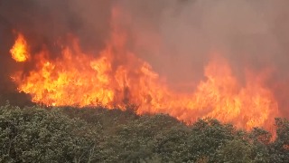 El fuego de Chandrexa de Queixa lleva 17 días ardiendo sin control