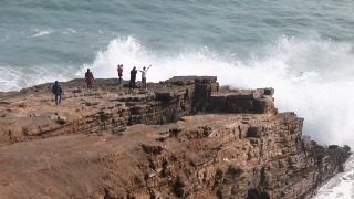 Oleaje clausura un centenar de puertos en Perú