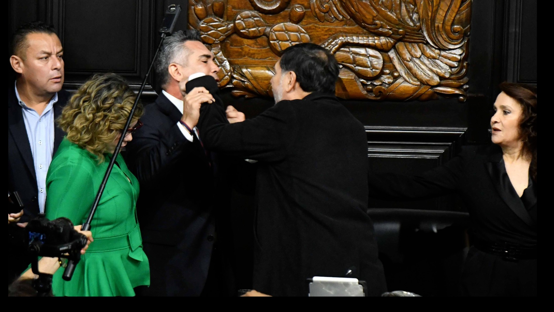 Riña de senadores mexicanos