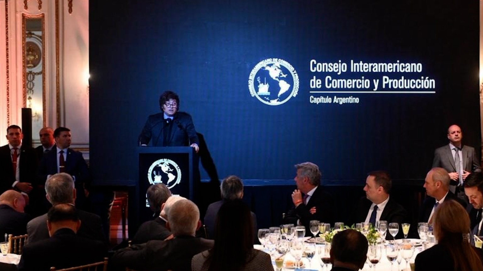 Javier Milei reacciona después de la agresión en Lomas de Zamora