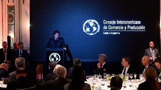 Javier Milei reacciona después de la agresión en Lomas de Zamora