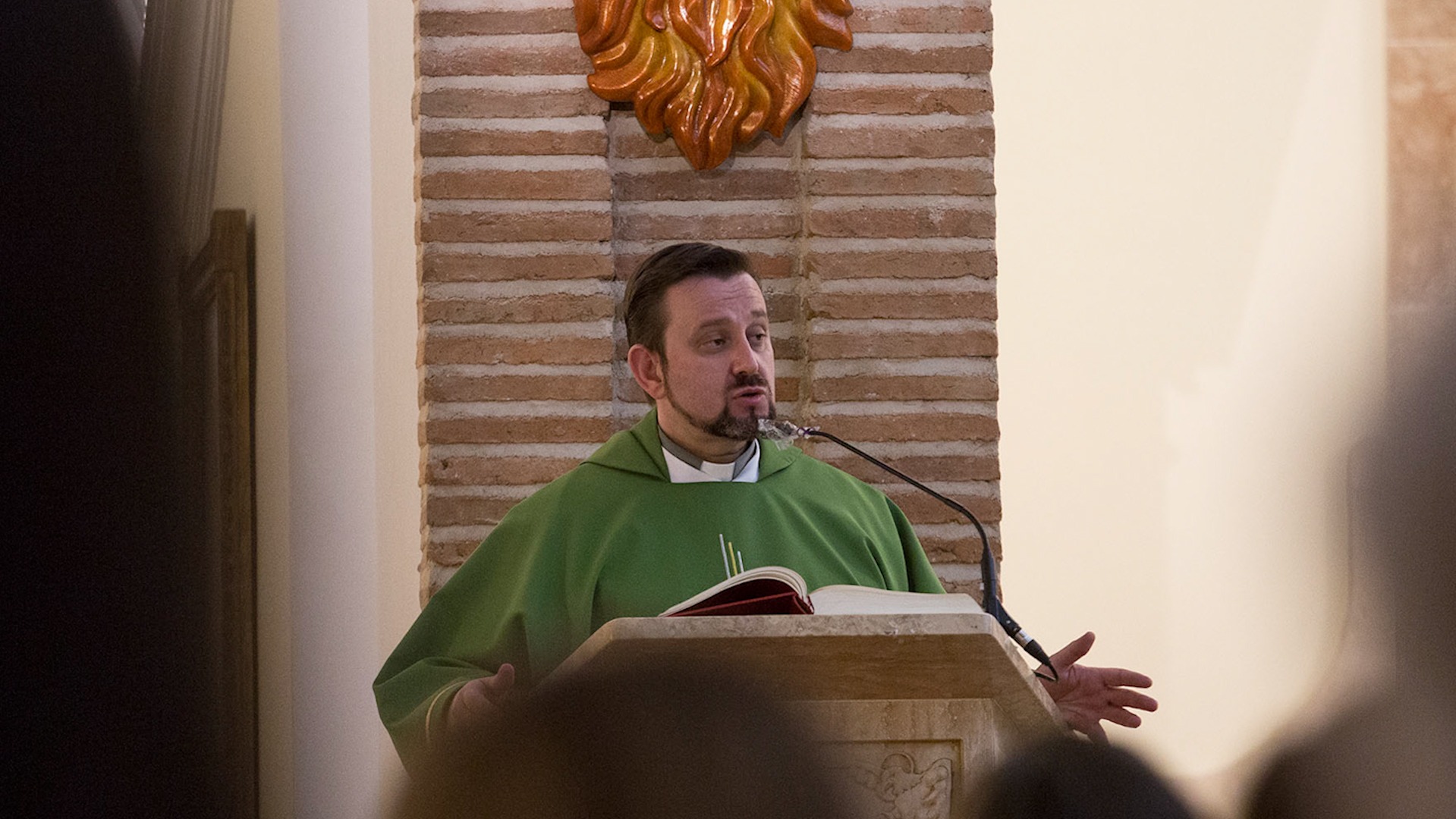 La denuncia del cura de Valdepeñas en defensa de los temporeros: “Si el jornal son ocho horas, son ocho, no 12.