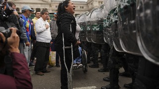 Marchan familias de discapacitados por veto de Milei