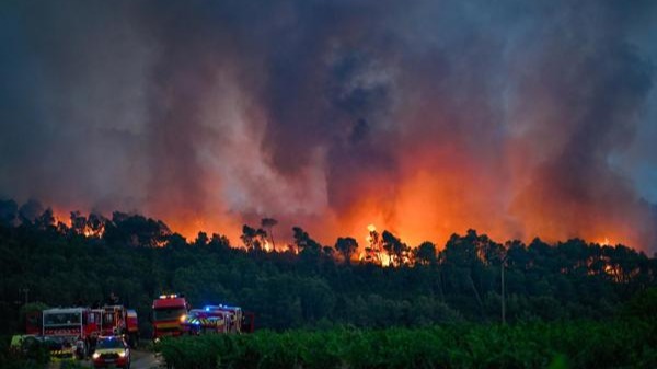 Un muerto, 13 heridos y un desaparecido en el mayor incendio forestal en ocho décadas en Francia