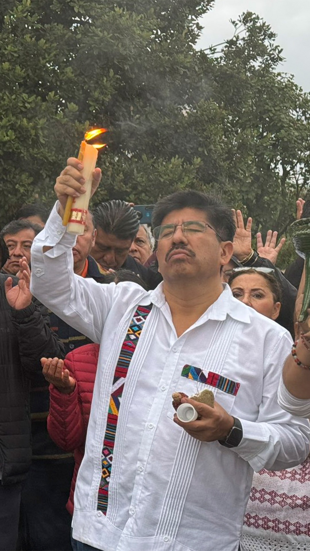 Los ministros electos participan de la ceremonia de consagración de bastones de mando