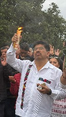 Los ministros electos participan de la ceremonia de consagración de bastones de mando